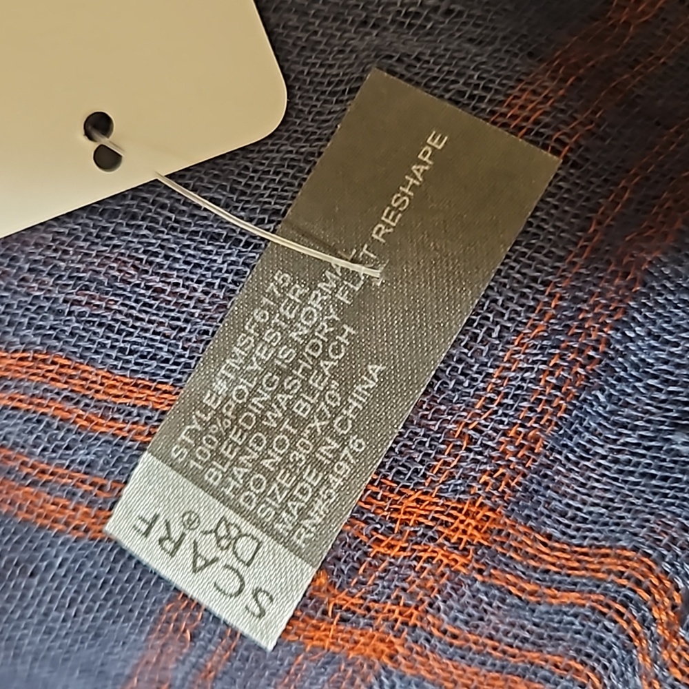 David and Young 🆕️ Men's Plaid Scarf OS - Picture 5 of 5